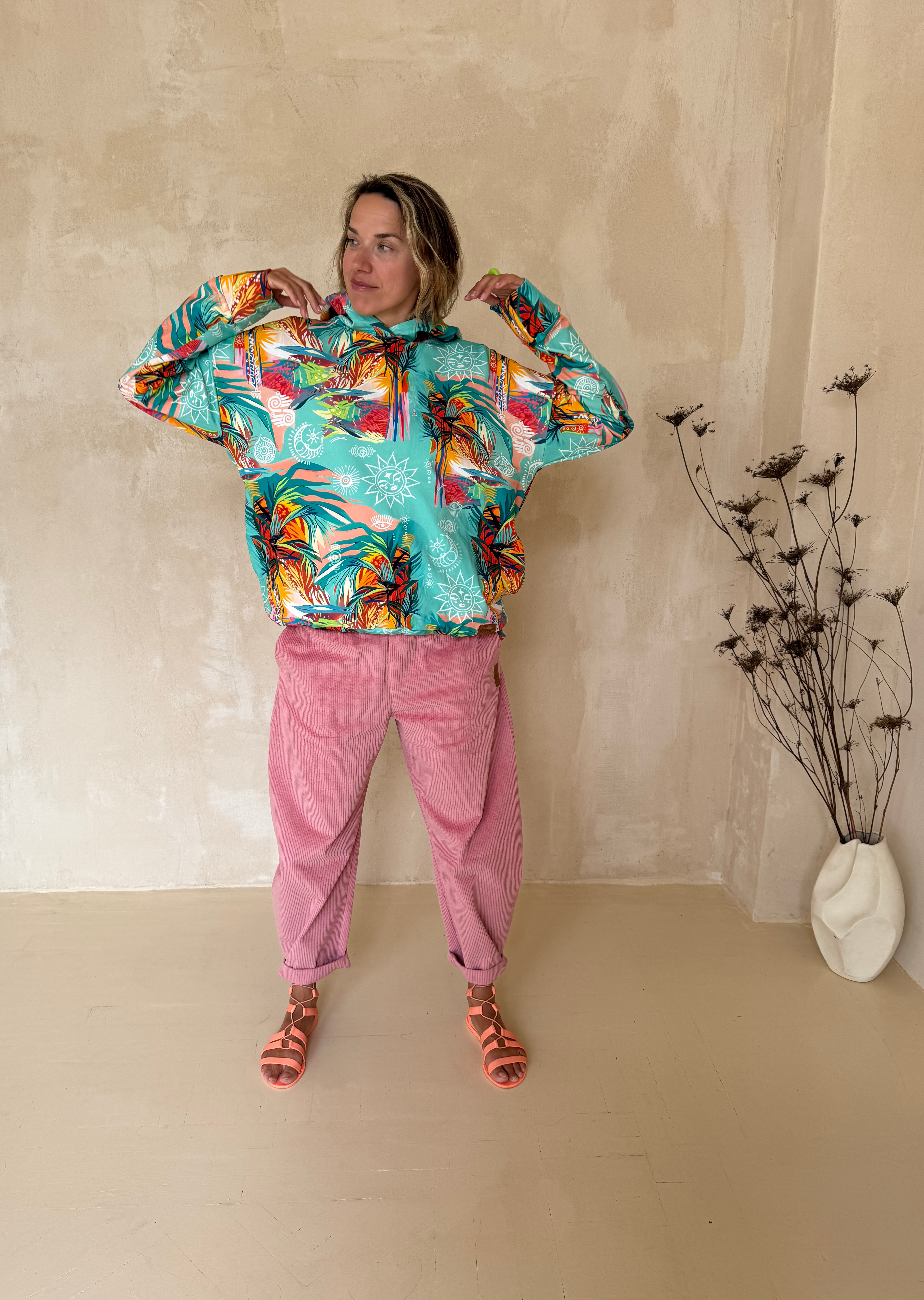 Spodnie w stylizacji z bluzą oversize.jpeg